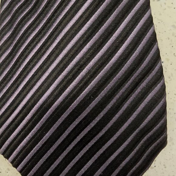 Donald Trump Signature Collection Striped Tie - Picture 3 of 10